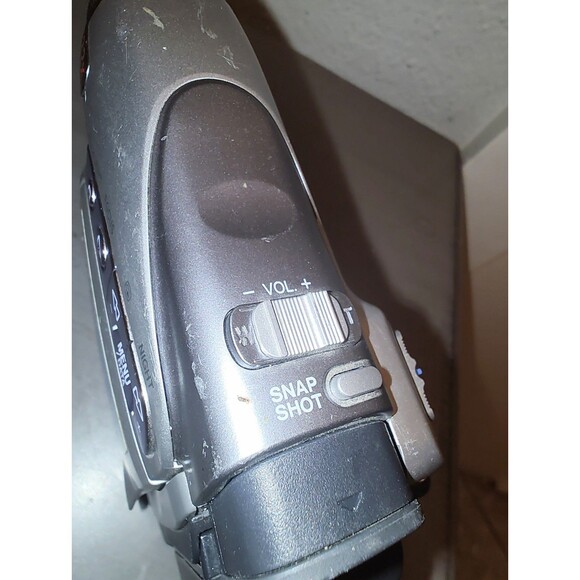 JVC GR-D244U Mini-DV Camcorder Video Camera - For Parts or Repair - Picture 9 of 9